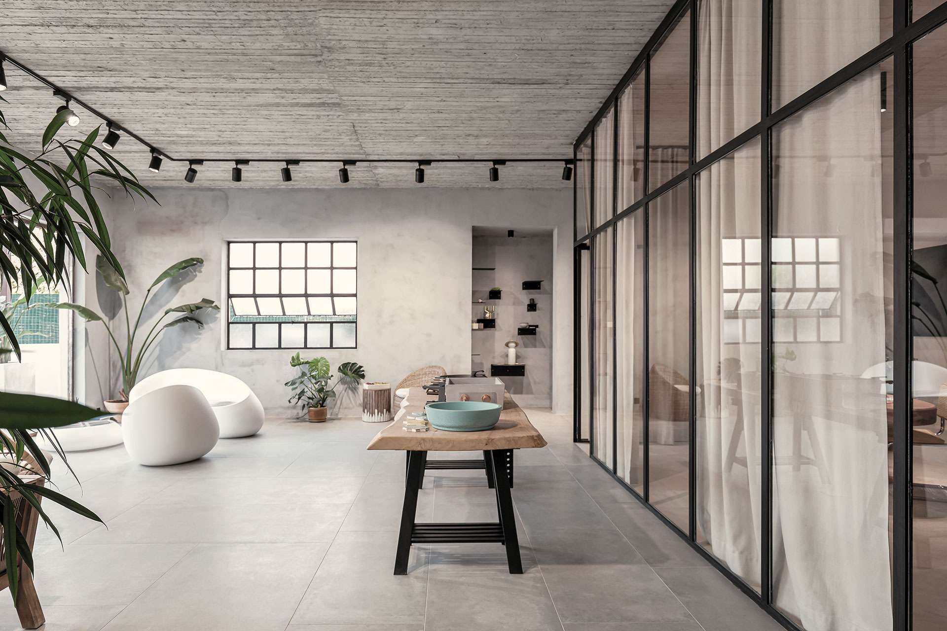thetacon-showroom-construction-architecture