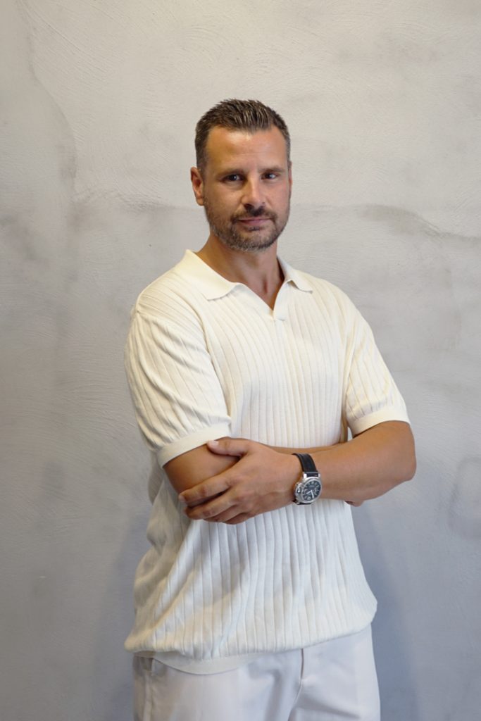 NIKOS 1